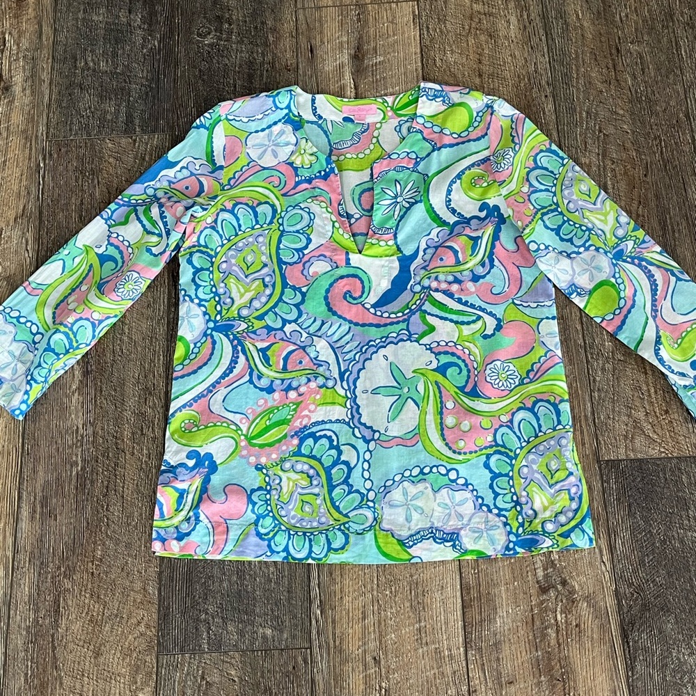 Lilly Pulitzer Amelia Island Tunic in Conch Republic Blue. S - Picture 2 of 9